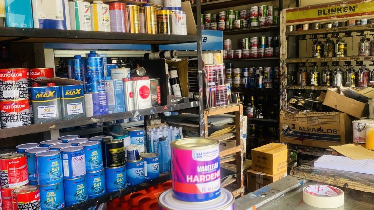 Jangan Asal Pilih! Ini Rahasia Bahan Cat dan Clear Coat Biar Mobil Kinclong Maksimal