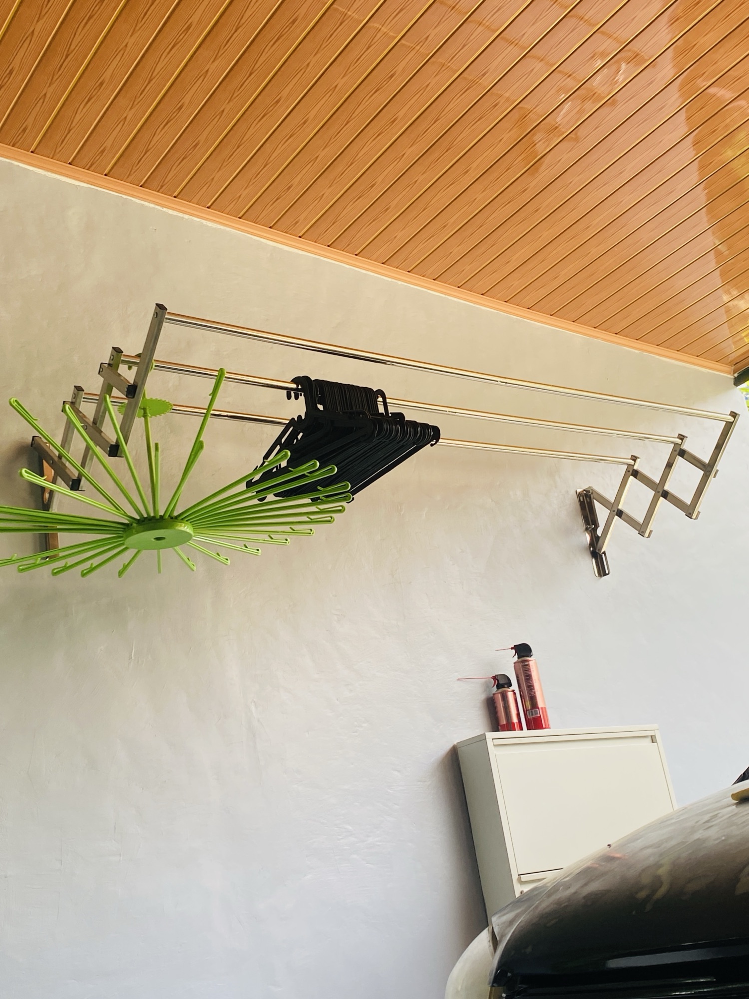 Jemuran Pakaian Model Lipat untuk Rumah Sempit – Solusi Teras Kecil