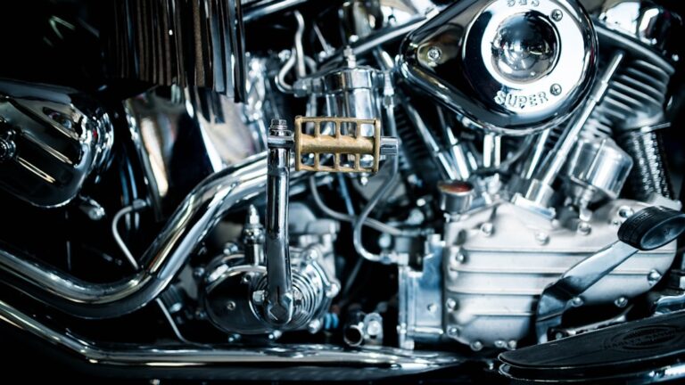 Cara Mengganti Oli Mesin Motor Sendiri di Rumah untuk Pemula